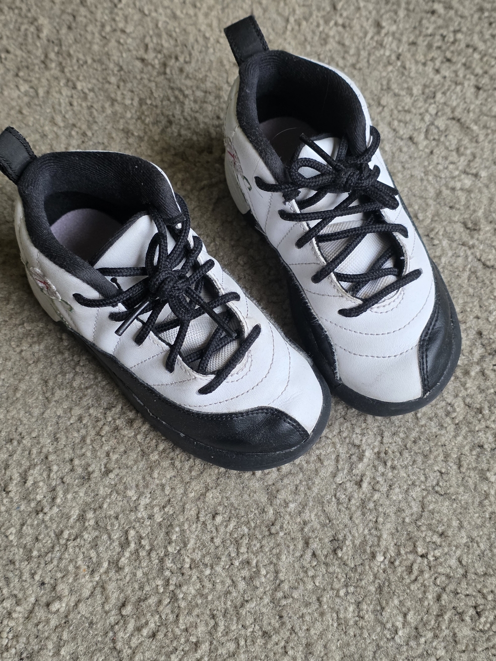 Jordans Black & White 11's Flower Addition